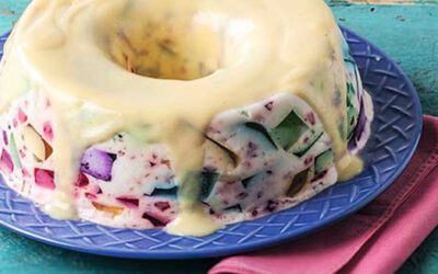 Gelatina mosaico com creme inglês