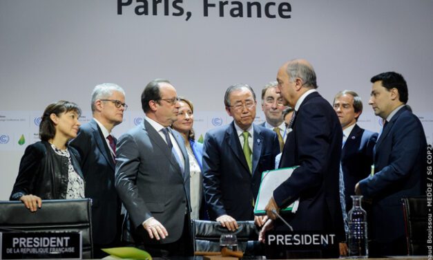 Acordo global sobre mudança do clima é adotado em Paris pela ONU