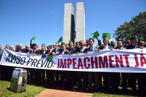 Brasília - Deputados da oposição fazem ato pró-impeachment em frente do Congresso Nacional e do Palácio do Planalto (Antonio Cruz/Agência Brasil)