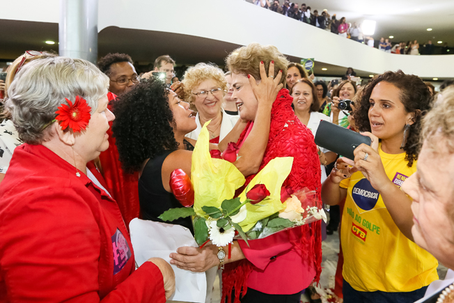 NI: decadência da política brasileira e a meiguice de Dilma