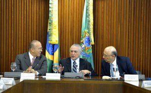 O presidente interino Michel Temer coordena a primeira reunião ministerial de seu governo, às 9h, no Palácio do Planalto