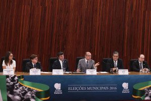 Brasília - O presidente do TSE, ministro Gilmar Mendes, fala sobre o resultado do segundo turno das eleições municipais de 2016. Foto: Marcello Casal Jr/Agência Brasil