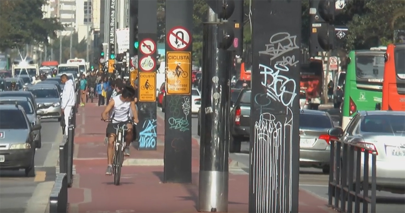 Benefícios da caminhada e da bicicleta superam malefícios da poluição do ar