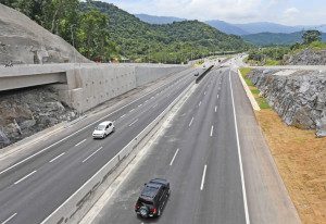 Governo entregou nova faixa da rodovia Padre Manoel da Nóbrega no último dia 22/12.  Foto: Gilberto Marques/A2img