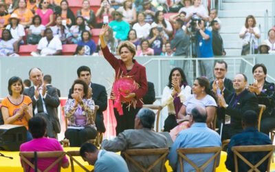 Eleita nas urnas, mas à beira da loucura Dilma não governa