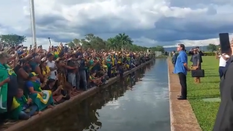 Presidente Bolsonaro fala pela primeira vez após eleições