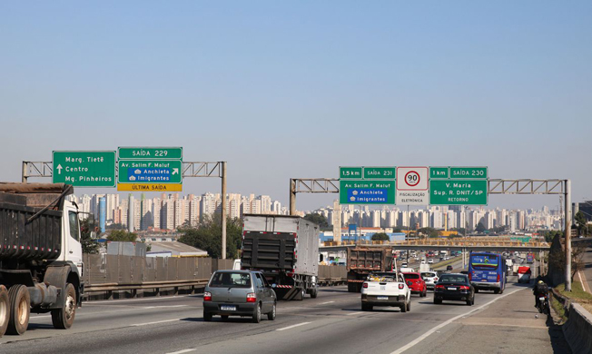 São Paulo: 2,2 milhões de veículos devem deixar a capital no fim de ano