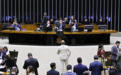 Deputados desobstruem o Plenário da Câmara, após acordo de pautar reivindicações