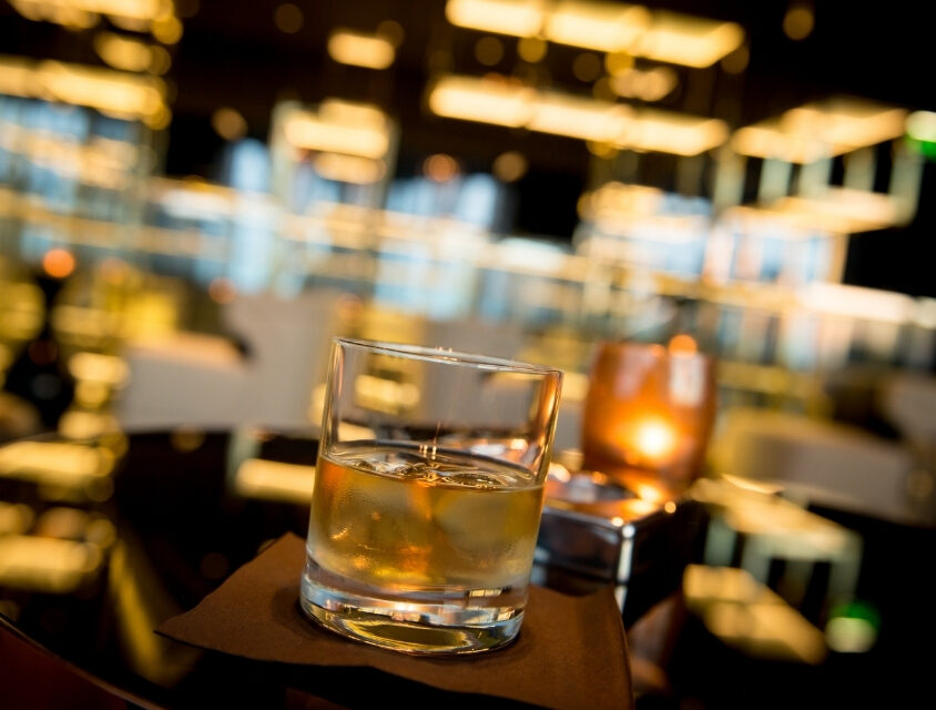 A logística reversa como chave no combate à crise das bebidas falsificadas