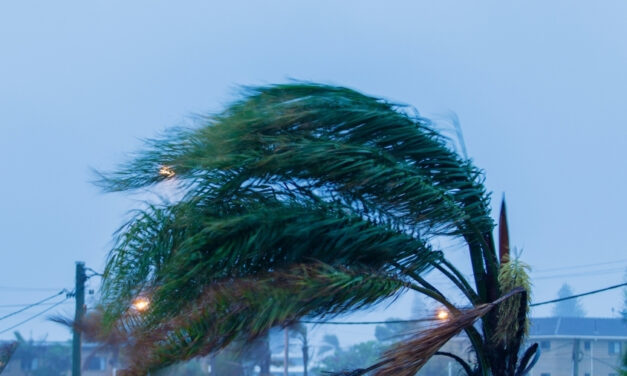 Ventania perigosa de um ciclone extratropical coloca cidades em alerta no Brasil