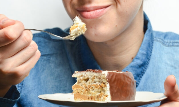 Excesso de açúcar pode causar tontura e zumbido, alerta especialista