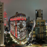 Edifício Martinelli recebe iluminação de Natal pela primeira vez na história