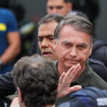 Bolsonaro, a tornozeleira e o espetáculo: a cortina de fumaça para os escândalos reais