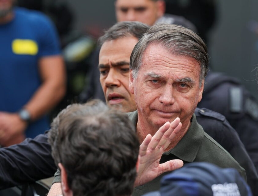 Bolsonaro, a tornozeleira e o espetáculo: a cortina de fumaça para os escândalos reais