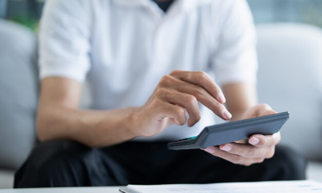 13º salário deve ser usado para quitar dívidas por 40% dos paulistas