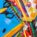 Inflação e renda provocam queda nas vendas de material escolar em 2026