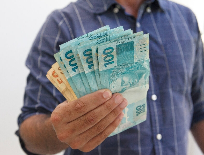 Após máxima histórica em outubro, endividamento das famílias fecha o ano em 78,9%, revela CNC