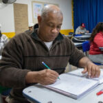 Educação de Jovens e Adultos: Como se inscrever na EJA durante todo o ano