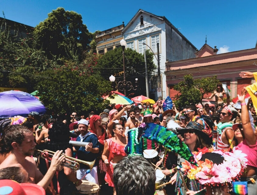 Airbnb se torna a plataforma oficial de Acomodações do Carnaval de Rua do Rio 2026