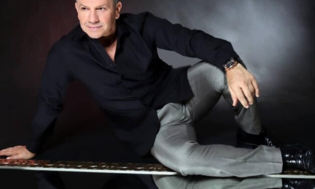 Sesc Santana apresenta show de Tony Mouzayek