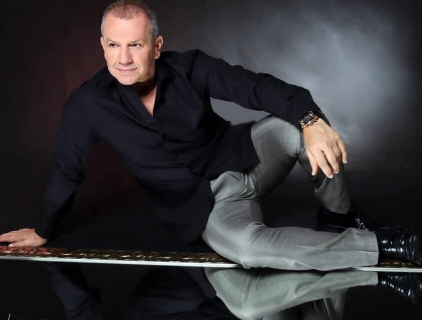 Sesc Santana apresenta show de Tony Mouzayek