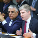 Parlamentares da oposição querem tornozeleira eletrônica e retenção do passaporte de Lulinha