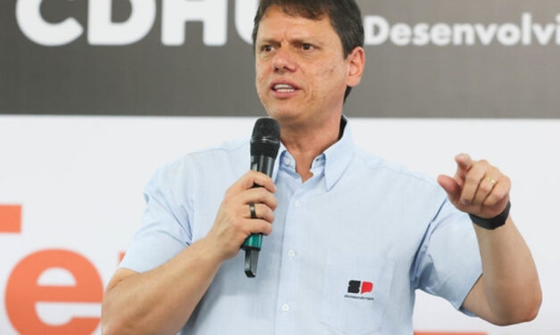 Governador de São Paulo continua trabalhando pela volta domiciliar de Bolsonaro