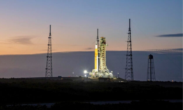 A NASA avança rumo ao teste de abastecimento de combustível da missão Artemis II, antes do lançamento