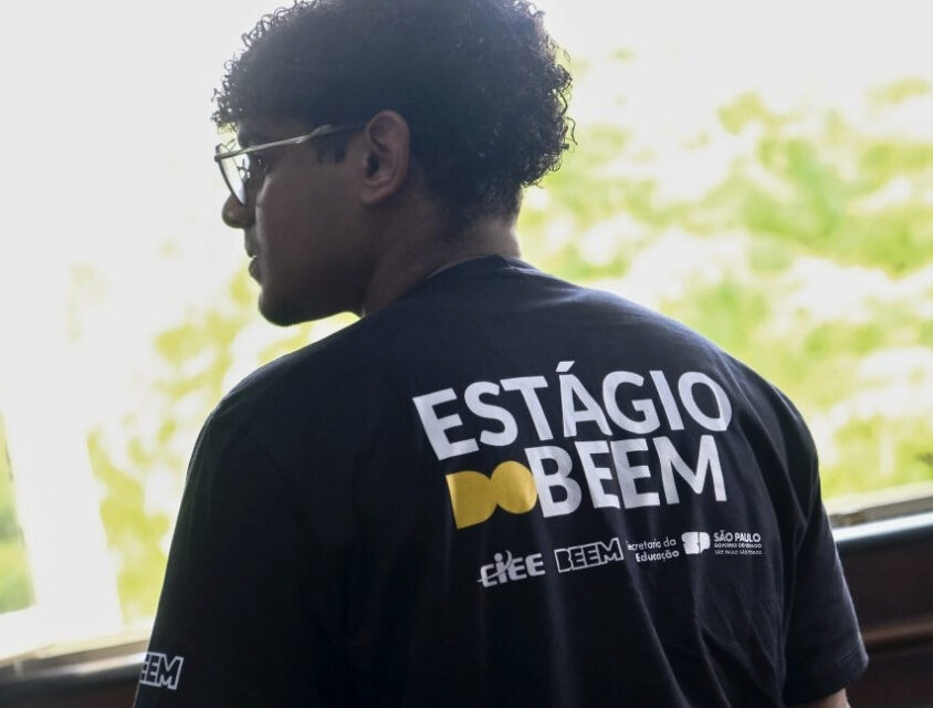 Educação SP abre 13 mil vagas no programa Aluno Monitor do BEEM