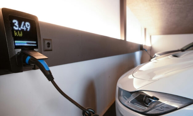 Governo de SP sanciona lei de carregadores para carros elétricos em condomínios e faz previsão para futuros empreendimentos