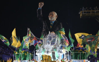 Lula é homenageado na Sapucaí em ano eleitoral e levanta questionamentos sobre possível promoção antecipada