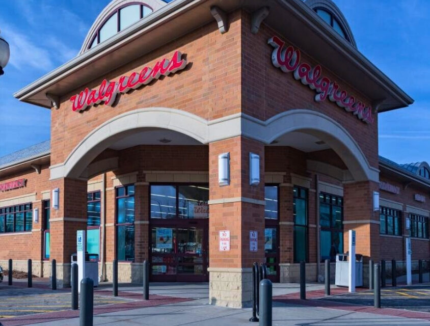 As farmácias nos Estados Unidos não vendem apenas medicamentos, e isso ajuda a entender o debate no Brasil