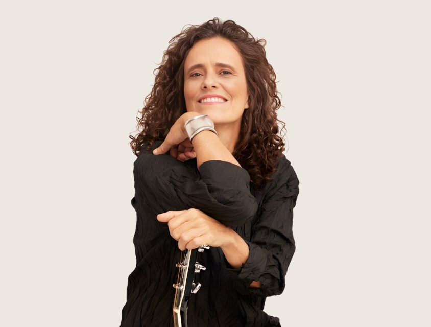 Zélia Duncan apresenta show gratuito da turnê #Bailão ZD no Sesc Itaquera neste domingo