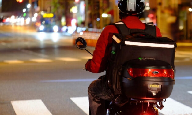 Motociclistas profissionais de SP têm 2 anos para fazer curso obrigatório sem risco de multa