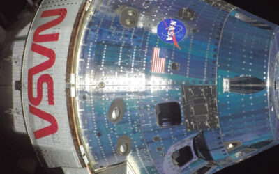 Artemis II está chegando de sua viagem à Lua