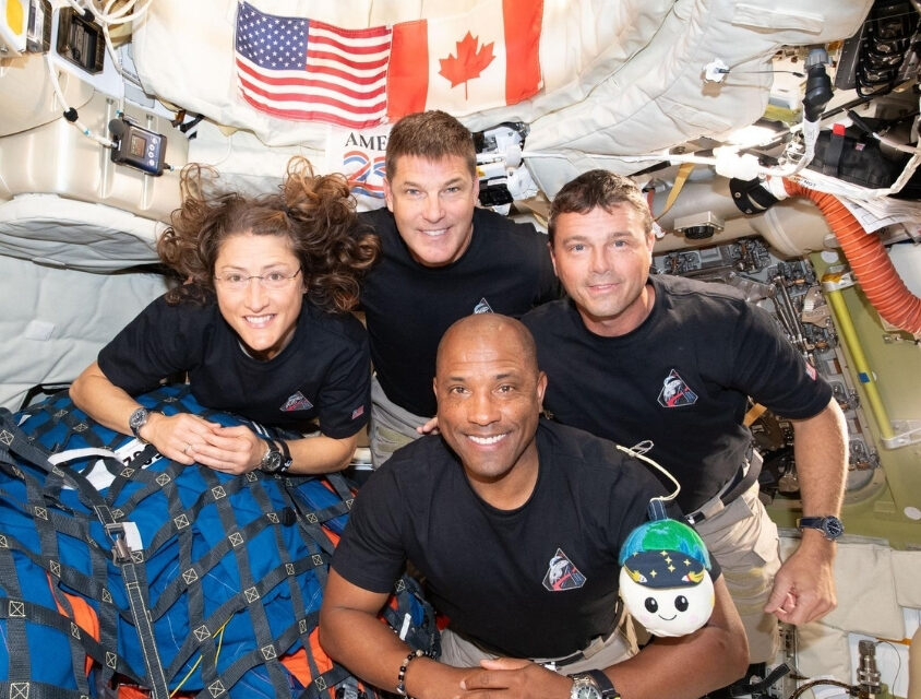 Artemis II realiza testes cruciais no retorno à Terra no 8º dia de voo