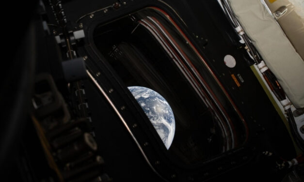 Terceiro dia de voo da missão Artemis II: Tripulação se prepara para a primeira queima de correção e para receber a missão de observação lunar