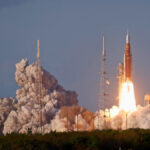 NASA lança missão Artemis II e leva astronautas à Lua em voo histórico após meio século