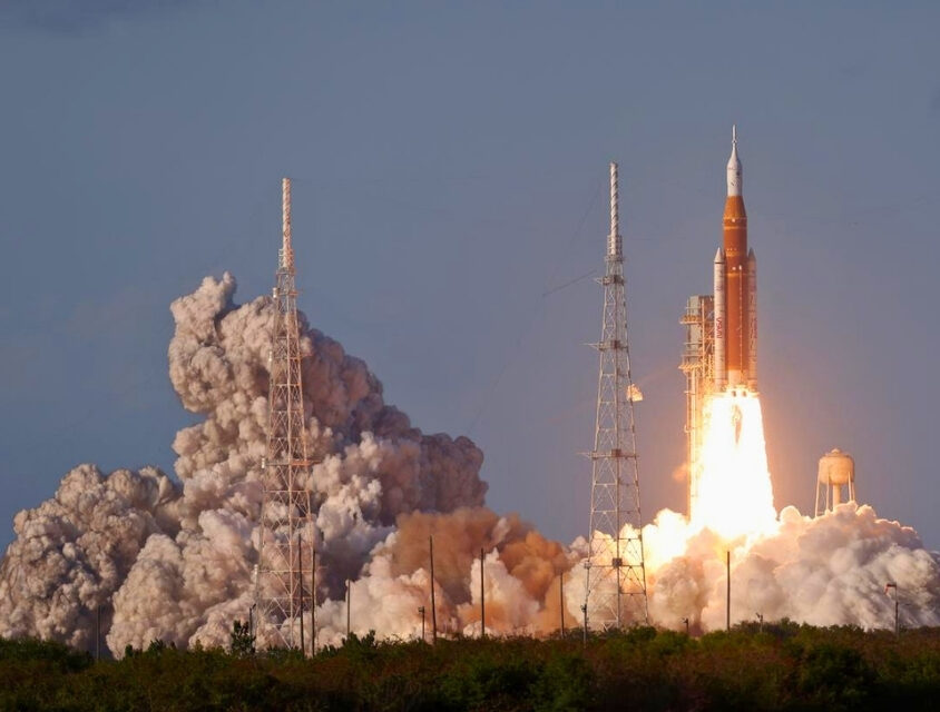 NASA lança missão Artemis II e leva astronautas à Lua em voo histórico após meio século