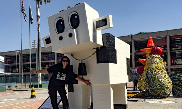 Exposição gratuita transforma materiais reciclados em esculturas monumentais de animais