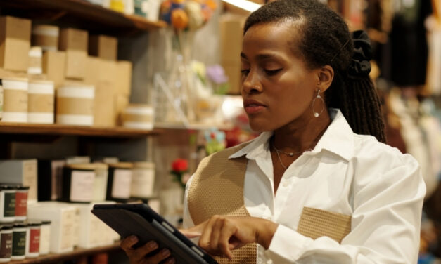 Eleições devem impactar consumo em 2026, e 40% dos brasileiros já planejam cortar gastos, diz pesquisa