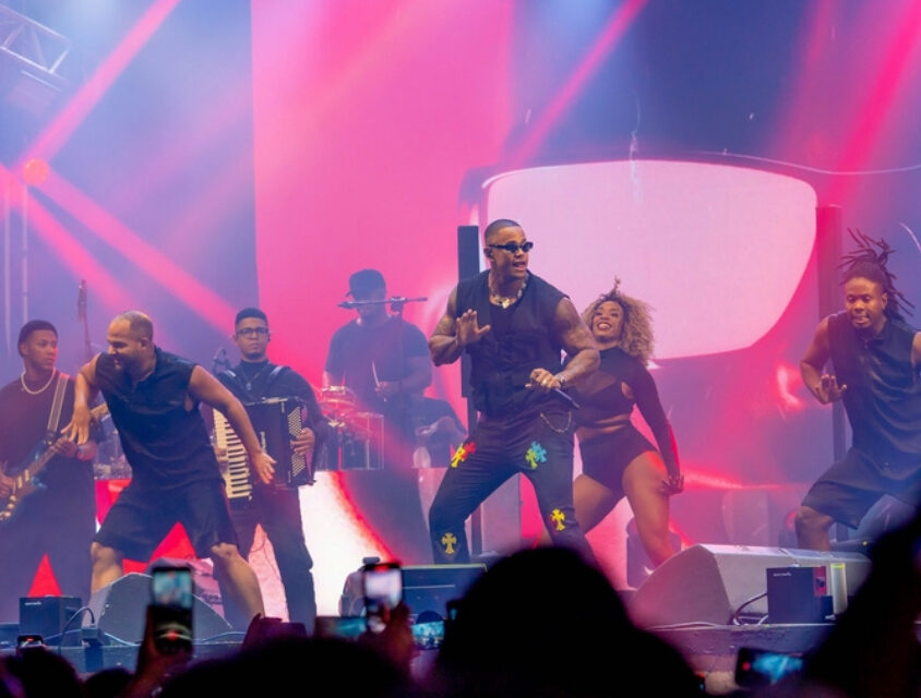 Léo Santana e Turma do Pagode fazem show especial no CTN dia 10 de abril