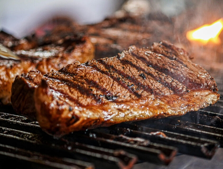 Dia do Churrasco destaca origem gaúcha e evolução de uma das principais tradições culinárias do Brasil