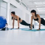 Calistenia ganha espaço entre mulheres e traz benefícios para saúde física e mental