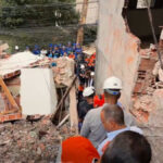 Governador visita local de explosão no Jaguaré e apresenta opções de moradia para famílias atingidas