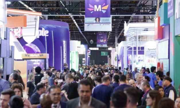 Bett Brasil 2026: Relatório da OCDE e IA generativa dominam debates sobre o futuro da educação