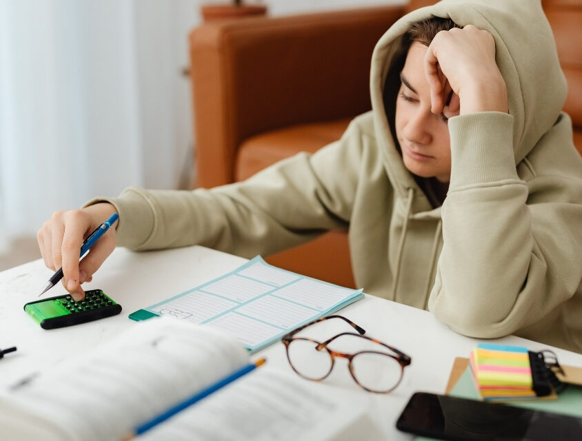 Universitários de São Paulo estão endividados, revela estudo inédito da FECAP