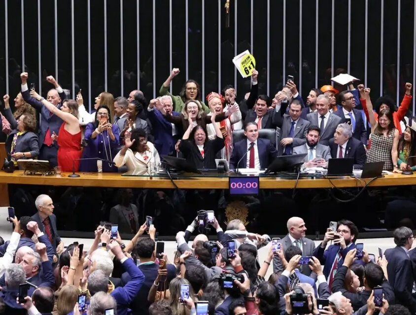 Estratégia política força recuo da direita em votação pelo fim da escala 6×1