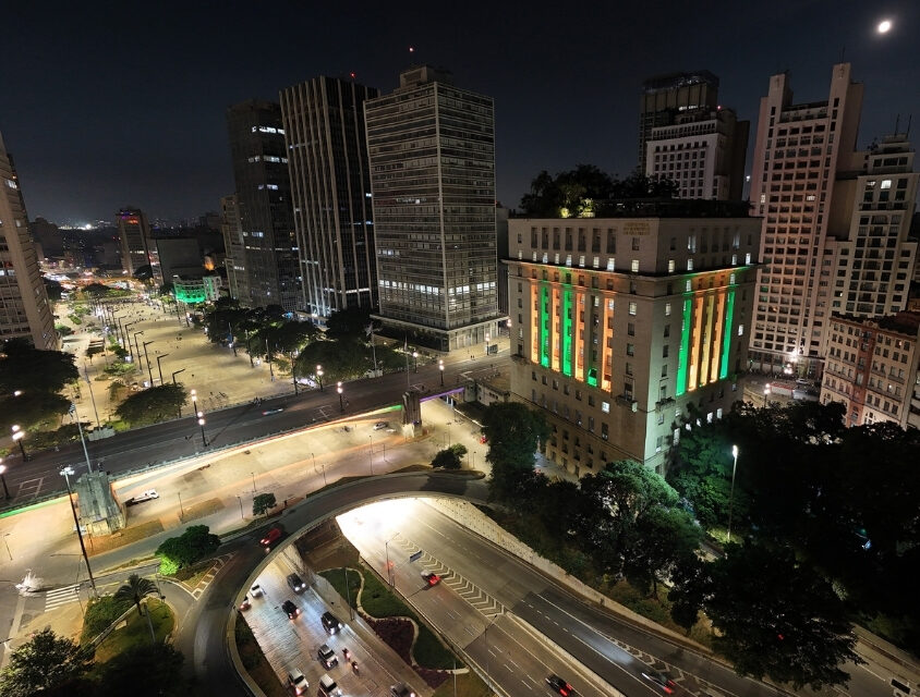 São Paulo ilumina cartões-postais em verde e amarelo para a Copa 2026
