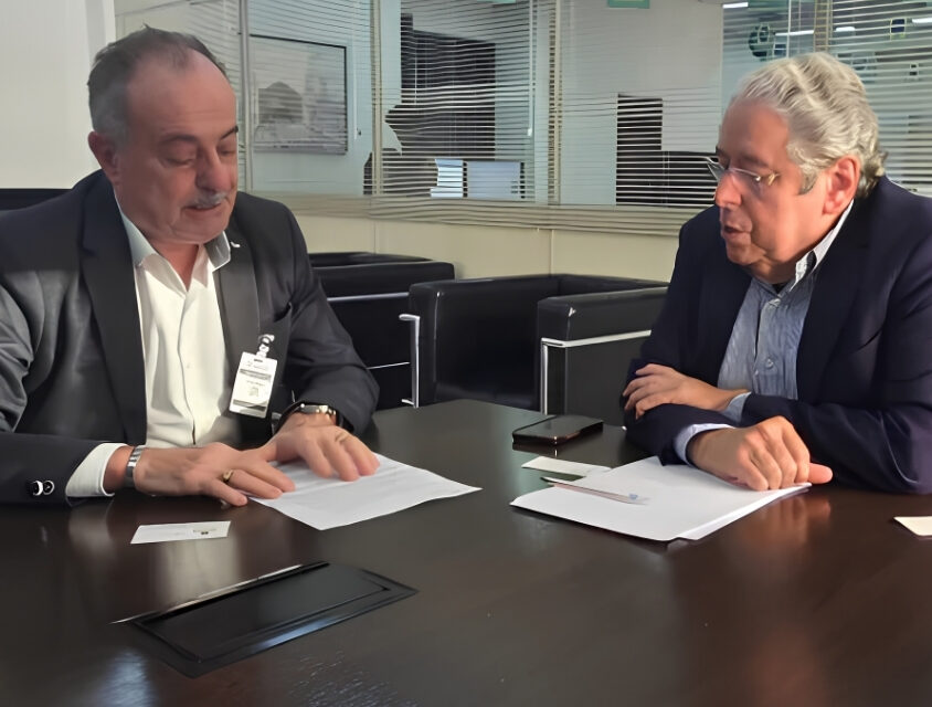 Prefeito Ricardo Nunes veta projeto que obrigava intérprete de Libras no comércio de SP